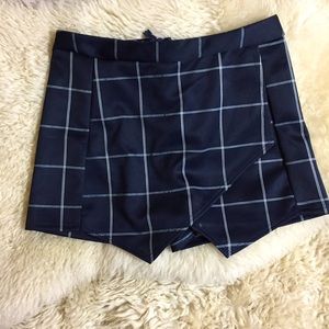 Asymmetrical skort